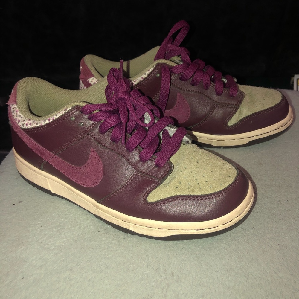 NWOT Women’s Nike shoes green and dark purple